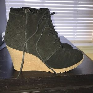 Black & tan wedge booties